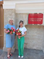 Svetlana and Olga, the wives of Kudinov and Zhigalov respectively, in front of the courthouse