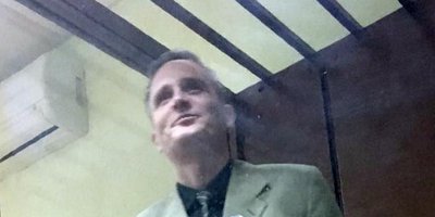 照片：丹尼斯·克里斯滕森在法庭上