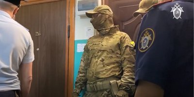 In the photo: the raid on Jehovah&rsquo;s Witnesses in the Astrakhan region in 2020