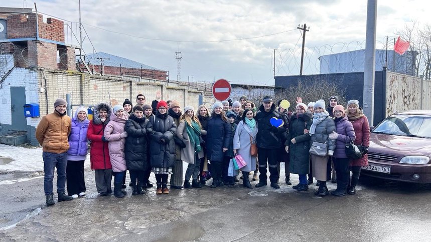 Aleksandr Shcherbina with friends on the day of his release from the penal colony. February 22, 2023