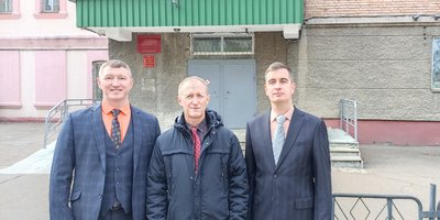 Dmitriy Tishchenko, Sergey Korolchuk and Anton Chermnykh outside the courthouse. November 2022