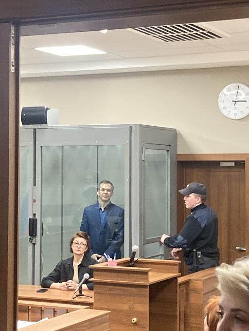 Konstantin Sannikow im sogenannten "Aquarium" – einem Raum, in dem während des Prozesses normalerweise besonders gefährliche Verbrecher festgehalten werden