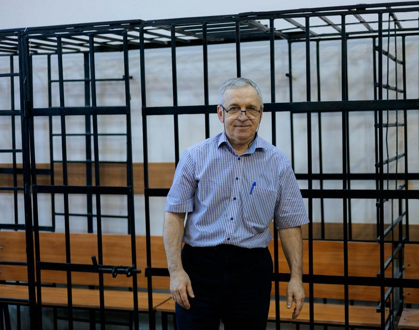 Syytetty oikeussalissa