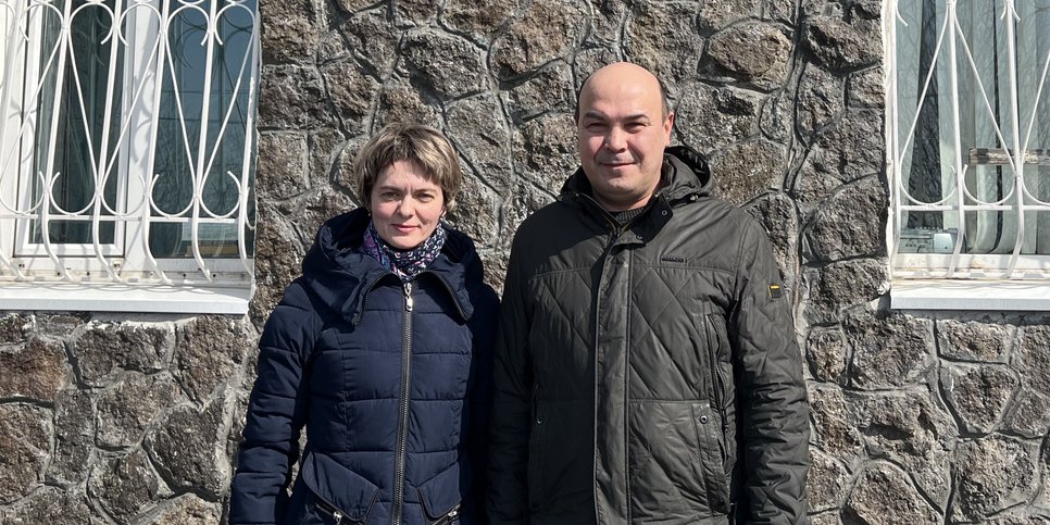 Sergei Tšetšulin ja hänen vaimonsa Jelena valituspäivänä. Huhtikuu 8, 2025