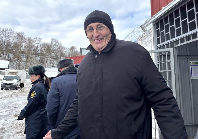 Vladimir Melnik at the penal colony's checkpoint. April 9, 2025