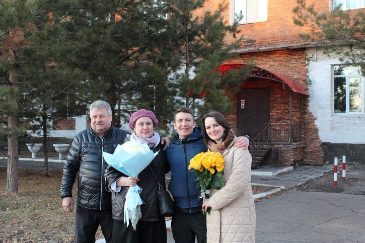 The believer with his wife and parents after his release