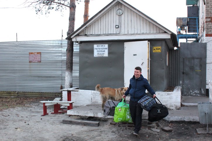 Dmitriy Golik leaving the colony