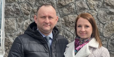 Aleksey Ovchar and his wife on the day of the appeal hearing near the Kamchatka Territory Court