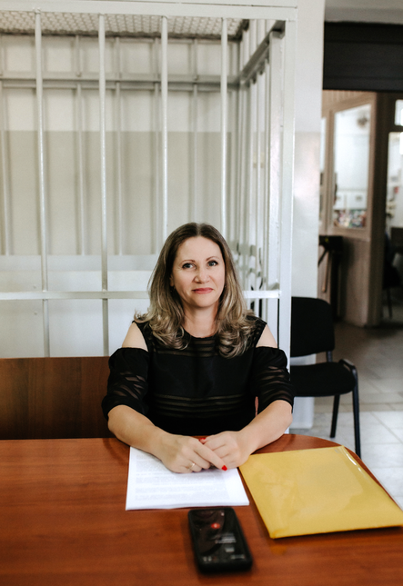 Irina Ushakova oikeussalissa tuomiopäivänä