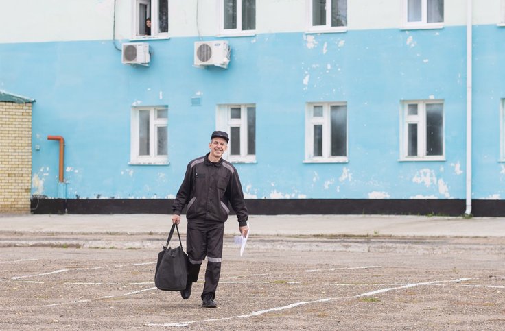 Hundreds of caring individuals wrote to the believer while he was in the penal colony. Upon his release, he carried with him an entire bag filled with their messages. September 10, 2025.