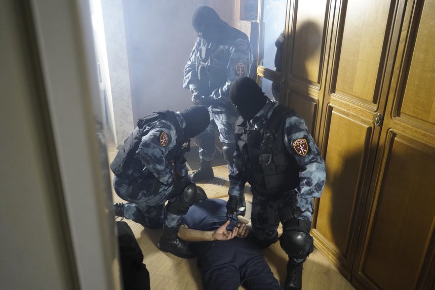 Search and arrest. Illustrative photo.