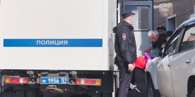 Handcuffed Anatoliy Odintsov taken to a police van after the verdict